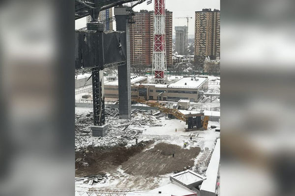 Строительный кран рухнул в подмосковном Красногорске Строительный кран рухнул в подмосковном Красногорске