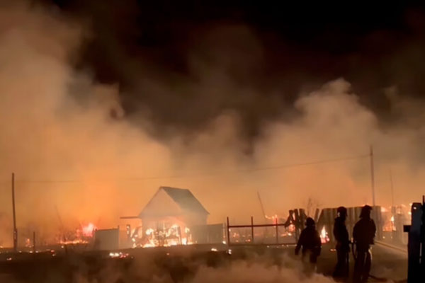 Ураган и пожары в Бурятии: что известно | Из-за сильного ветра в Улан-Удэ горят десятки домов