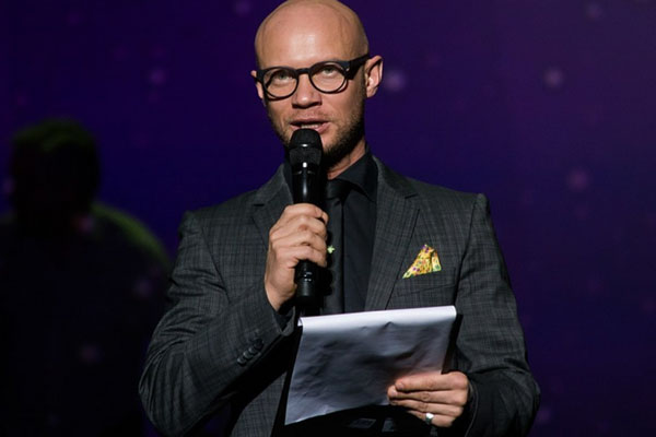 Стало известно, кто окончательно заменил Маслякова в роли ведущего КВН | Постоянным ведущим КВН вместо Маслякова стал Дмитрий Хрусталёв Стало известно, кто окончательно заменил Маслякова в роли ведущего КВН | Постоянным ведущим КВН вместо Маслякова стал Дмитрий Хрусталёв