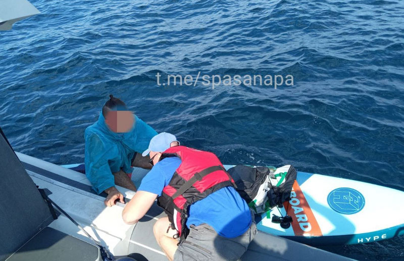 В Анапе спасатели нашли мужчину, пропавшего на сап-сёрфе ночью | В Анапе спасатели всю ночь искали пропавшего сап-сёрфера — мужчина найден живым