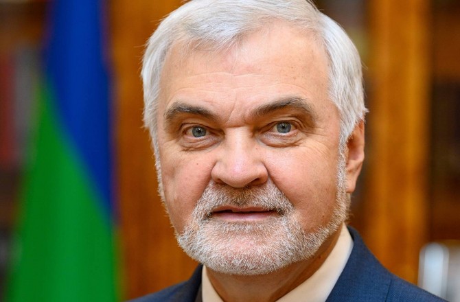 Глава Коми угрожал полицейским отправкой на фронт за замечание о парковке Глава Коми угрожал полицейским отправкой на фронт за замечание о парковке