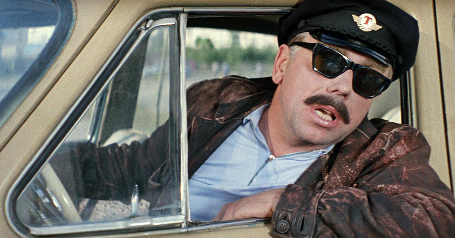 Уральская семья вместе с кошкой поехала на такси в Москву