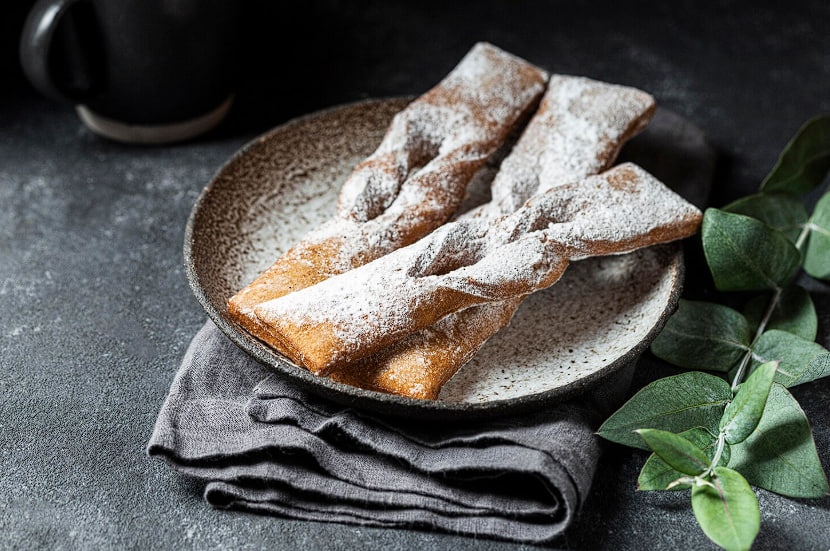 Готовлю хворост, который возвращает в детство на бабушкину кухню: всего пара ингредиентов и получается воссоздать тот незабываемый вкус Готовлю хворост, который возвращает в детство на бабушкину кухню: всего пара ингредиентов и получается воссоздать тот незабываемый вкус