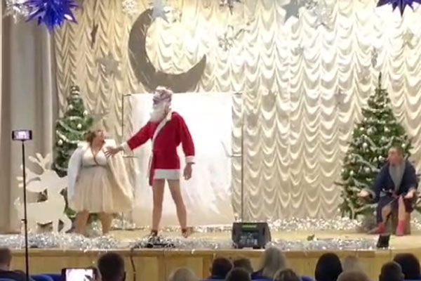 На Кубани прошло новогоднее представление для взрослых, где имитировали сцены секса