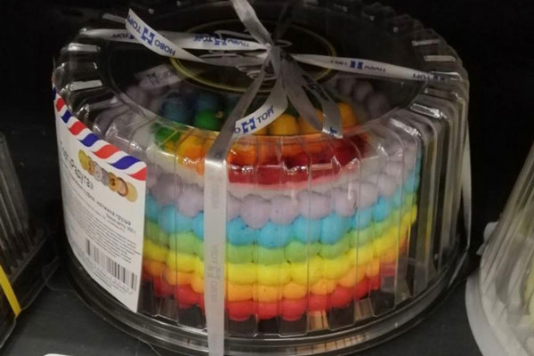 Жительница Комсомольска-на-Амуре увидела экстремизм в торте «Радуга» Жительница Комсомольска-на-Амуре увидела экстремизм в торте «Радуга»