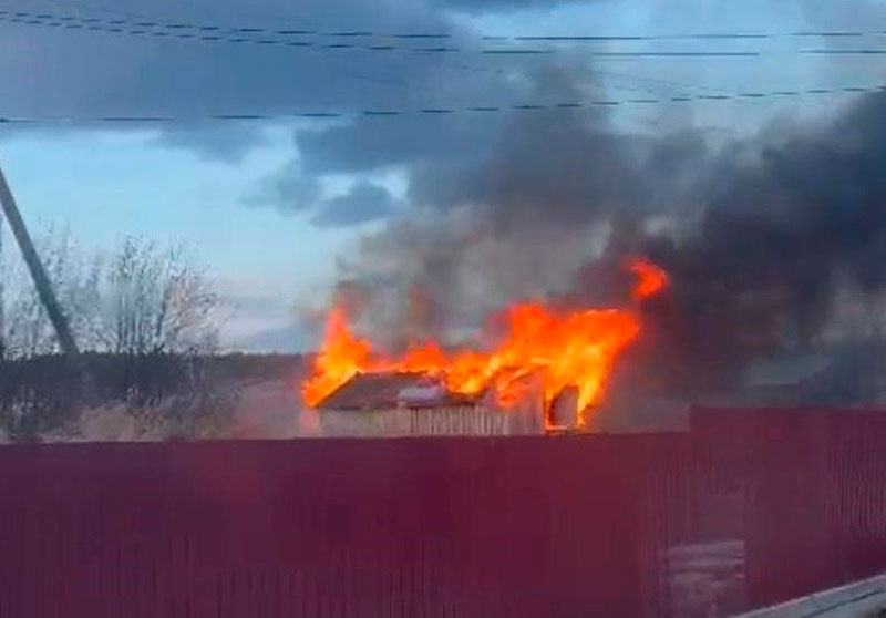 Уральские подростки сгорели заживо в бытовке, пытаясь разжечь костер на ковре | В Свердловской области подростки погибли, пытаясь согреться в железном вагончике Уральские подростки сгорели заживо в бытовке, пытаясь разжечь костер на ковре | В Свердловской области подростки погибли, пытаясь согреться в железном вагончике