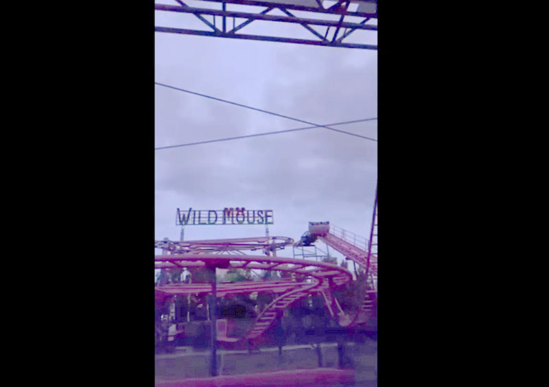 Столкновение кабинок на аттракционе в Омске: пострадавшие девушки обвиняют парк | Кабинки с людьми столкнулись на аттракционе в Омске Столкновение кабинок на аттракционе в Омске: пострадавшие девушки обвиняют парк | Кабинки с людьми столкнулись на аттракционе в Омске