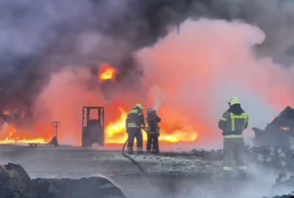 Подмосковный Красногорск накрыло густым дымом из-за пожара на складе с резиной | Крупный пожар разгорелся на предприятии в подмосковном Красногорске Подмосковный Красногорск накрыло густым дымом из-за пожара на складе с резиной | Крупный пожар разгорелся на предприятии в подмосковном Красногорске