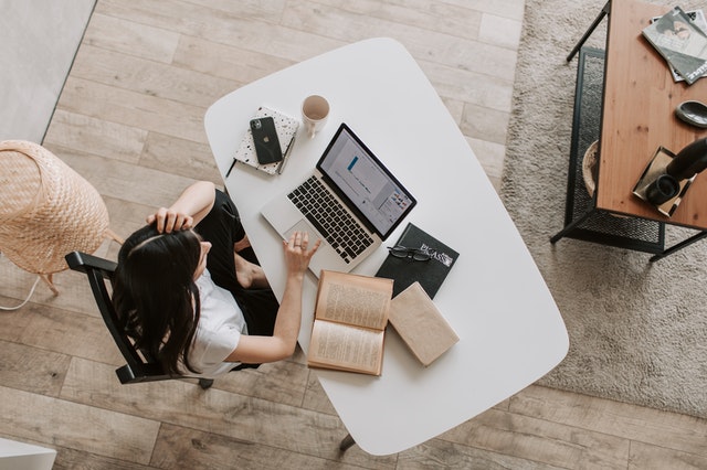 Ведущие вузы отправили студентов сдавать сессию дистанционно Ведущие вузы отправили студентов сдавать сессию дистанционно