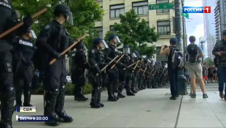 Расистский майдан в США: бурлит уже 50 городов