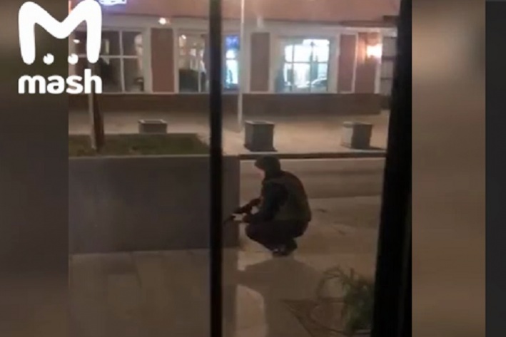 В центре Москвы мужчина устроил стрельбу из автомата. Трое убиты В центре Москвы мужчина устроил стрельбу из автомата. Трое убиты