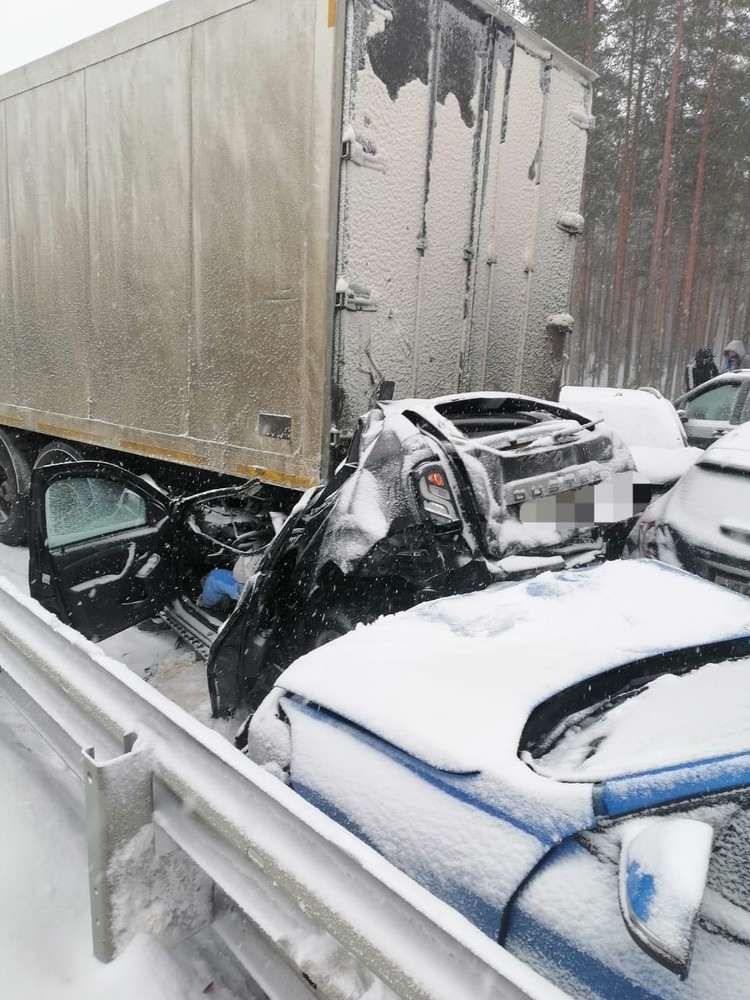 В Новгородской области из-за погодных условий произошло массовое ДТП с участием 41 автомобиля В Новгородской области из-за погодных условий произошло массовое ДТП с участием 41 автомобиля