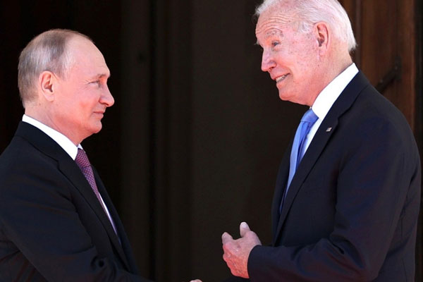 Белый дом попытался объяснить, зачем Байден обматерил Путина Белый дом попытался объяснить, зачем Байден обматерил Путина