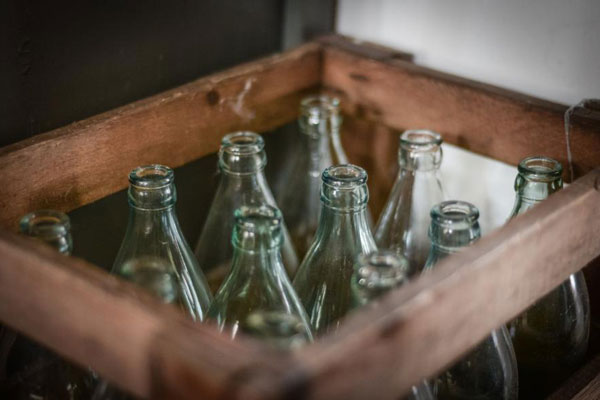 В Совфеде предложили решение проблемы реализации нелегальной водки