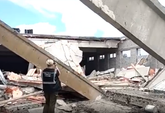 Под Кировом на стройке ТЦ погибли три человека, один выжил Под Кировом на стройке ТЦ погибли три человека, один выжил