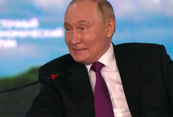 Путин загадал загадку премьеру Малайзии во время встречи и удивился ответу | Путин рассказал, что загадал премьеру Малайзии загадку о трёх тронах Путин загадал загадку премьеру Малайзии во время встречи и удивился ответу | Путин рассказал, что загадал премьеру Малайзии загадку о трёх тронах