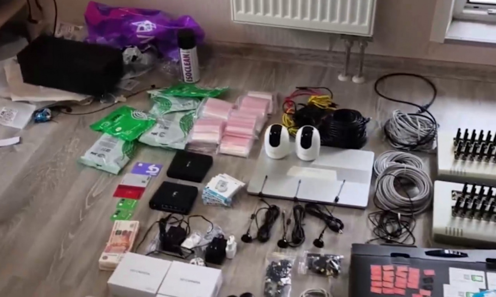 ФСБ накрыла сеть узлов связи украинских мошенников в Татарстане | ФСБ и МВД обнаружили узлы связи телефонных мошенников из Украины ФСБ накрыла сеть узлов связи украинских мошенников в Татарстане | ФСБ и МВД обнаружили узлы связи телефонных мошенников из Украины