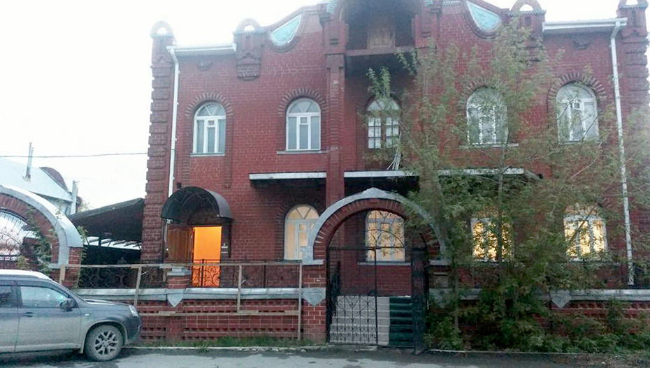 В Екатеринбурге священник открыл приют для бездомных В Екатеринбурге священник открыл приют для бездомных