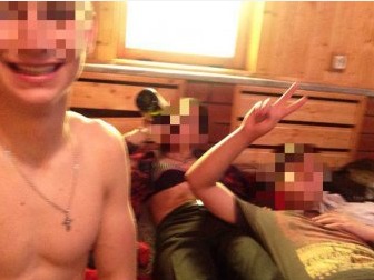 Школьники из Воложского изнасиловали одноклассницу и выложили фото оргии в соцсеть Школьники из Воложского изнасиловали одноклассницу и выложили фото оргии в соцсеть