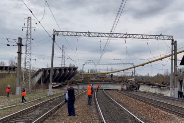 Восемь тысяч человек в Вязьме остались без газа из-за обрушения моста | Что известно об обрушении путепровода в Вязьме