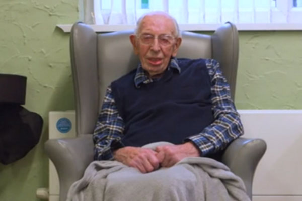 Самый старый житель в мире 111-летний британец заявил, что ел чипсы по пятницам | Самый старый мужчина раскрыл секрет долголетия. В него входят чипсы Самый старый житель в мире 111-летний британец заявил, что ел чипсы по пятницам | Самый старый мужчина раскрыл секрет долголетия. В него входят чипсы