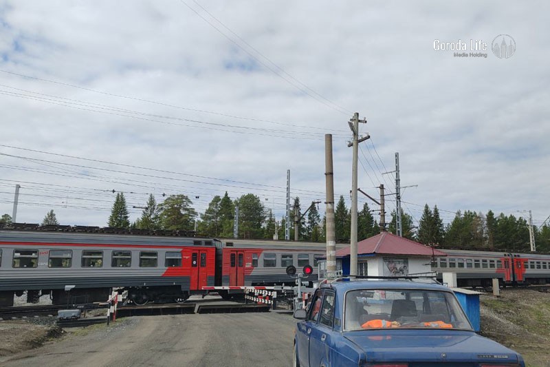 Группа молодых людей с ребёнком попала под поезд в Московской области | Электричка сбила группу молодых людей с ребёнком в Люберцах. Один человек погиб Группа молодых людей с ребёнком попала под поезд в Московской области | Электричка сбила группу молодых людей с ребёнком в Люберцах. Один человек погиб