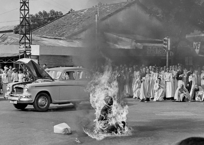 Их нравы: житель Мюнхена совершил акт самосожжения в центре города Их нравы: житель Мюнхена совершил акт самосожжения в центре города