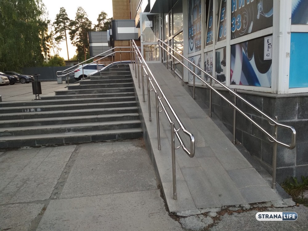 (Не)доступная среда: некоторые общественные территории в России оснащены пандусами, которых лучше бы не было