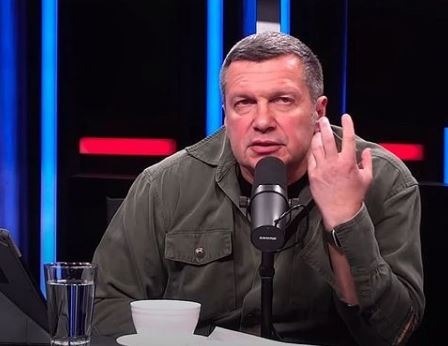 «Ты тварь, у тебя проездной на любую подлость»: Владимир Соловьёв обрушился с критикой на Собчак «Ты тварь, у тебя проездной на любую подлость»: Владимир Соловьёв обрушился с критикой на Собчак