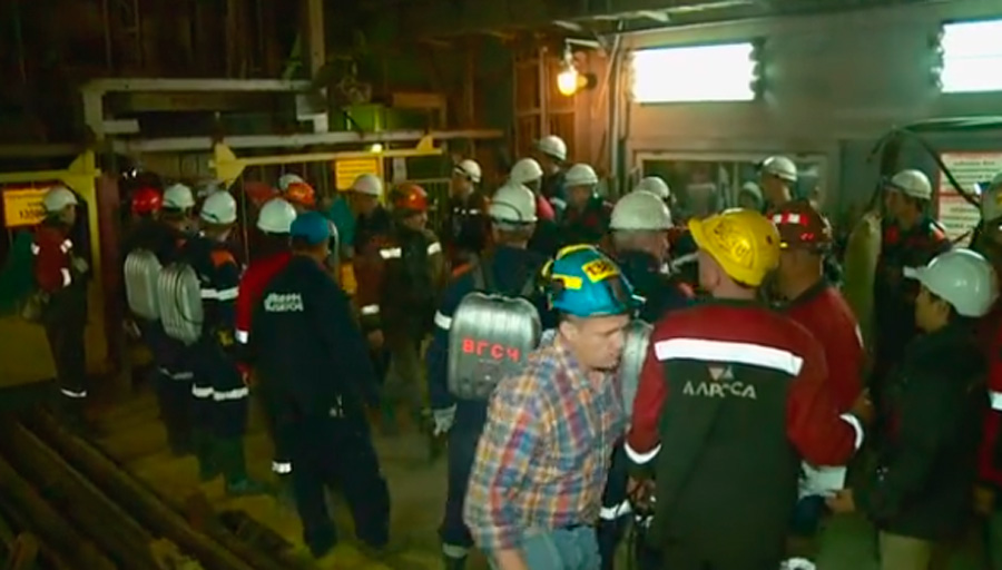 МЧС ввело режим ЧС в якутском поселке Мирный из-за аварии на руднике МЧС ввело режим ЧС в якутском поселке Мирный из-за аварии на руднике