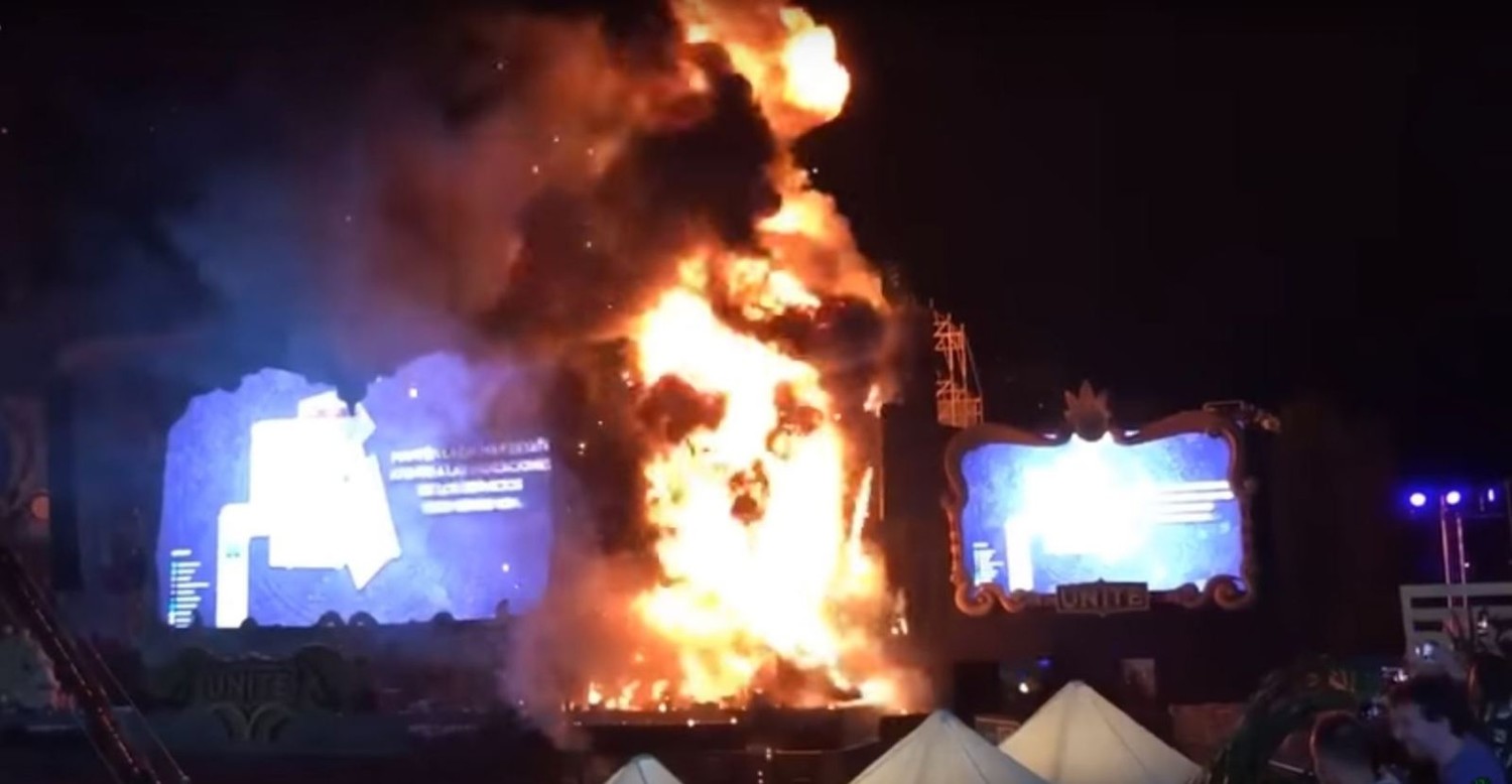 В Барселоне из-за пожара с музыкального фестиваля эвакуировали 22 тысячи человек. ВИДЕО