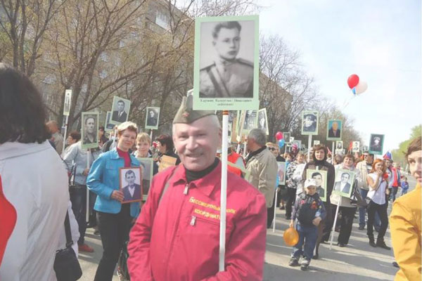 В Кремле объяснили, почему в 2023 году отменили шествия «Бессмертного полка» В Кремле объяснили, почему в 2023 году отменили шествия «Бессмертного полка»