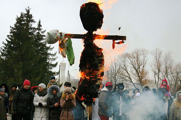 В МЧС рассказали, как безопасно сжечь чучело на Масленицу В МЧС рассказали, как безопасно сжечь чучело на Масленицу