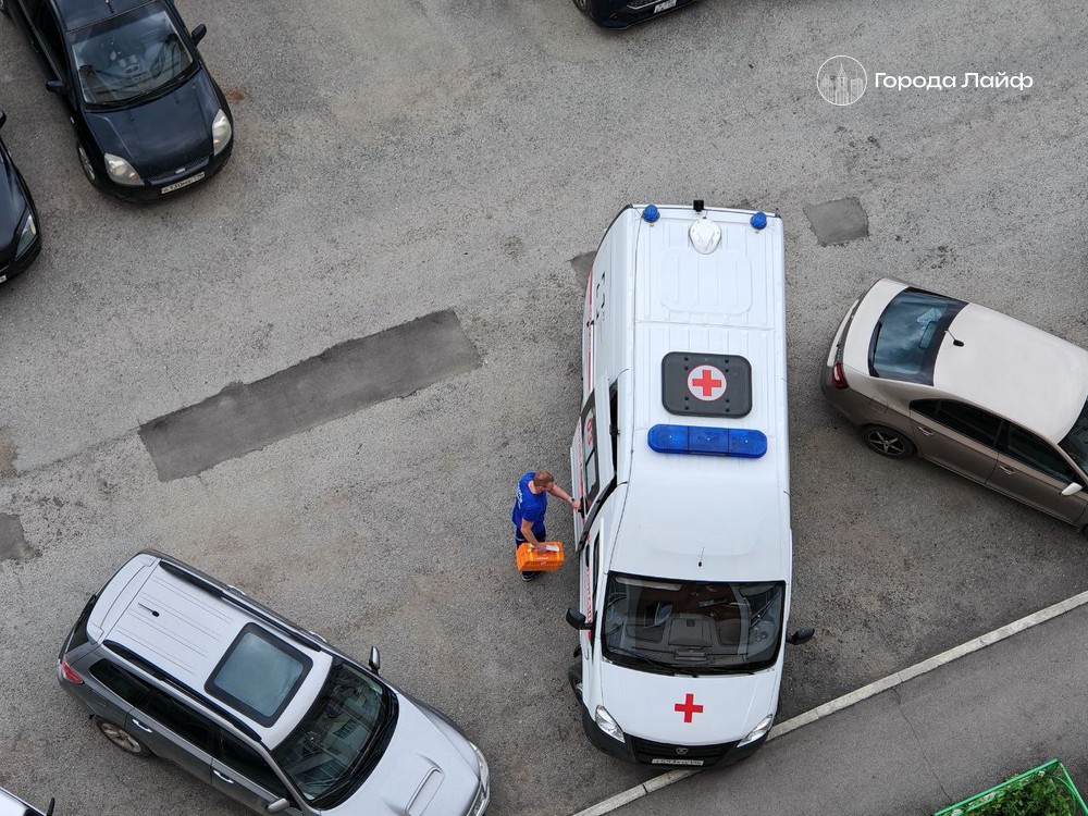 В Москве девушка попала в больницу после смешения антидепрессантов с алкоголем | На новогоднем корпоративе москвичка попала в больницу из-за лекарств и алкоголя В Москве девушка попала в больницу после смешения антидепрессантов с алкоголем | На новогоднем корпоративе москвичка попала в больницу из-за лекарств и алкоголя