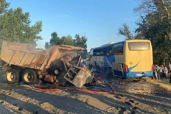 В России в автокатастрофе с пассажирским автобусом жертвами слали 9 человек В России в автокатастрофе с пассажирским автобусом жертвами слали 9 человек