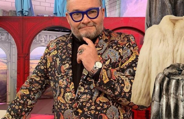 61-летний гуру моды Александр Васильев похвастался отношениями сразу с тремя известными женщинами 61-летний гуру моды Александр Васильев похвастался отношениями сразу с тремя известными женщинами