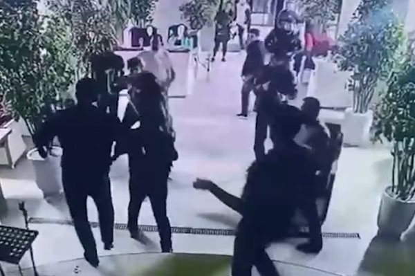 Жесткая драка с ножевыми ранениями из-за дресс-кода на вечеринке в Дагестане Жесткая драка с ножевыми ранениями из-за дресс-кода на вечеринке в Дагестане