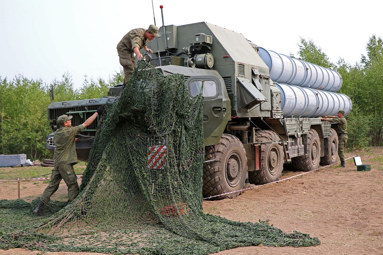 В России сформируют два военных округа и две армии В России сформируют два военных округа и две армии