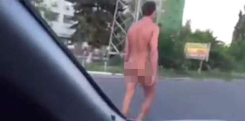 Киевские милиционеры несколько часов гонялись за голым пешеходом по городу