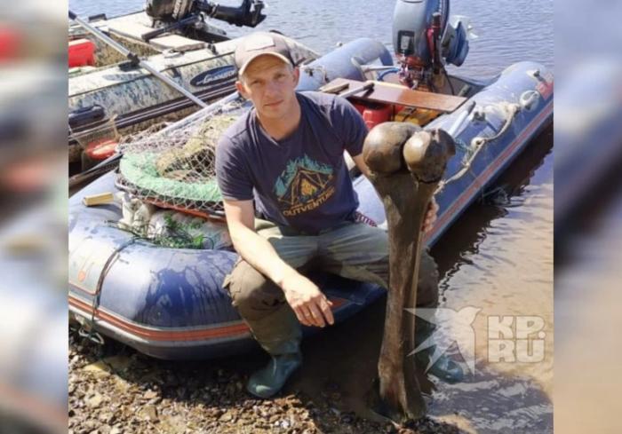 Рыбак нашел кость мамонта на берегу реки в Свердловской области | На Урале местный житель обнаружил останки мамонта Рыбак нашел кость мамонта на берегу реки в Свердловской области | На Урале местный житель обнаружил останки мамонта