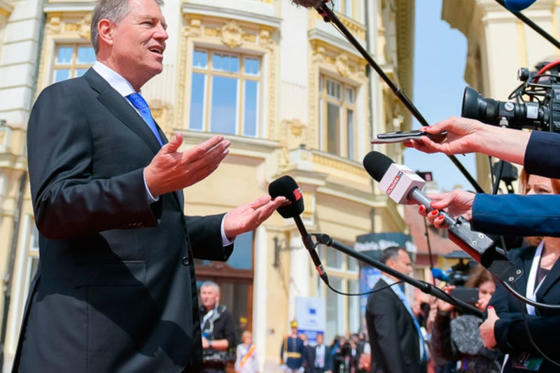 «Уйду в отставку». Клаус Йоханнис сделал шокирующее заявление перед началом импичмента в Румынии | Президент Румынии Йоханнис подал в отставку на фоне начала импичмента