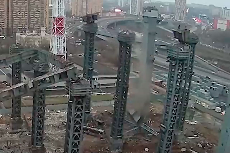 Горнолыжный комплекс "Снежком" уничтожает жилые многоэтажки в подмосковном Красногорске | Жители Красногорска требуют остановить снос «Снежком» из-за угрозы обрушения