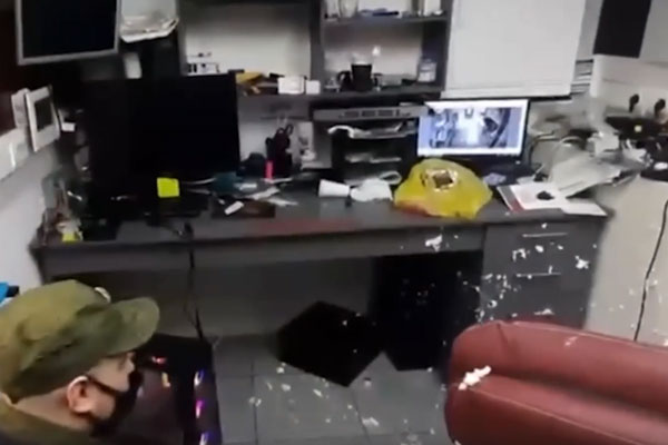 Сисадмин залил в рот и задний проход мужчине монтажную пену из-за спора о СВО | Убийца залил в рот и задний проход жертвы монтажную пену из-за спора о СВО Сисадмин залил в рот и задний проход мужчине монтажную пену из-за спора о СВО | Убийца залил в рот и задний проход жертвы монтажную пену из-за спора о СВО