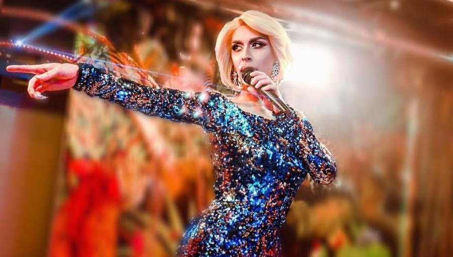 В Госдуме потребовали запретить шоу травести-артистов В Госдуме потребовали запретить шоу травести-артистов