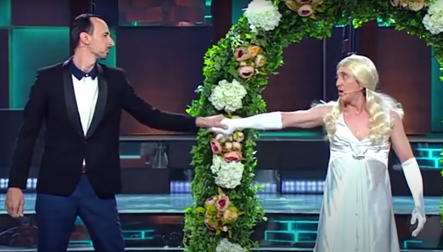 Против ТНТ возбудили дело о гей-пропаганде из-за мужского поцелуя в шоу "Игра" Против ТНТ возбудили дело о гей-пропаганде из-за мужского поцелуя в шоу "Игра"