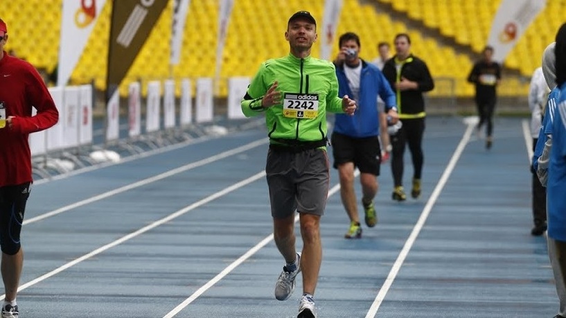 Некогда объяснять, мажьте соски вазелином. Директор школы бега рассказывает, как готовиться к марафону «Европа-Азия» Некогда объяснять, мажьте соски вазелином. Директор школы бега рассказывает, как готовиться к марафону «Европа-Азия»