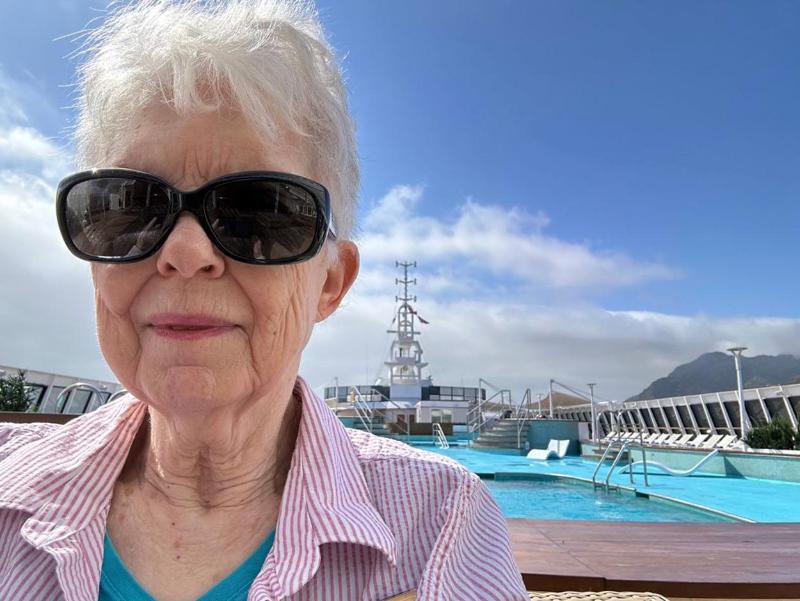 77-летняя американка продала дом и уехала в круиз на 15 лет: сколько стоит кругосветное путешествие? | Пенсионерка уплыла в кругосветное путешествие на 15 лет 77-летняя американка продала дом и уехала в круиз на 15 лет: сколько стоит кругосветное путешествие? | Пенсионерка уплыла в кругосветное путешествие на 15 лет