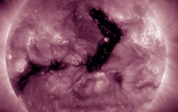 В РАН заявили об аномалии солнечной активности, вызвавшей сильную магнитную бурю | Сильная магнитная буря накрыла Землю в первый день лета