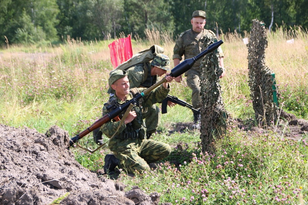 Президент РФ одобрил участие срочников в миротворческих операциях