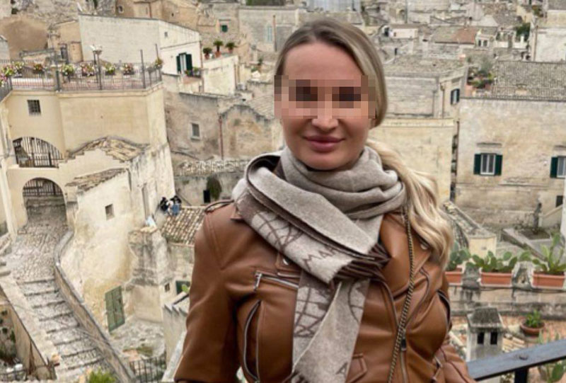 Задержана врач, проводившая операцию, во время которой умерла блогер Юлия Бурцева | Врач клиники Elmas задержана после смерти блогера Юлии Бурцевой Задержана врач, проводившая операцию, во время которой умерла блогер Юлия Бурцева | Врач клиники Elmas задержана после смерти блогера Юлии Бурцевой